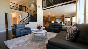 Grand House, 5 Bedrooms, Non Smoking | Living area | Flat-screen TV