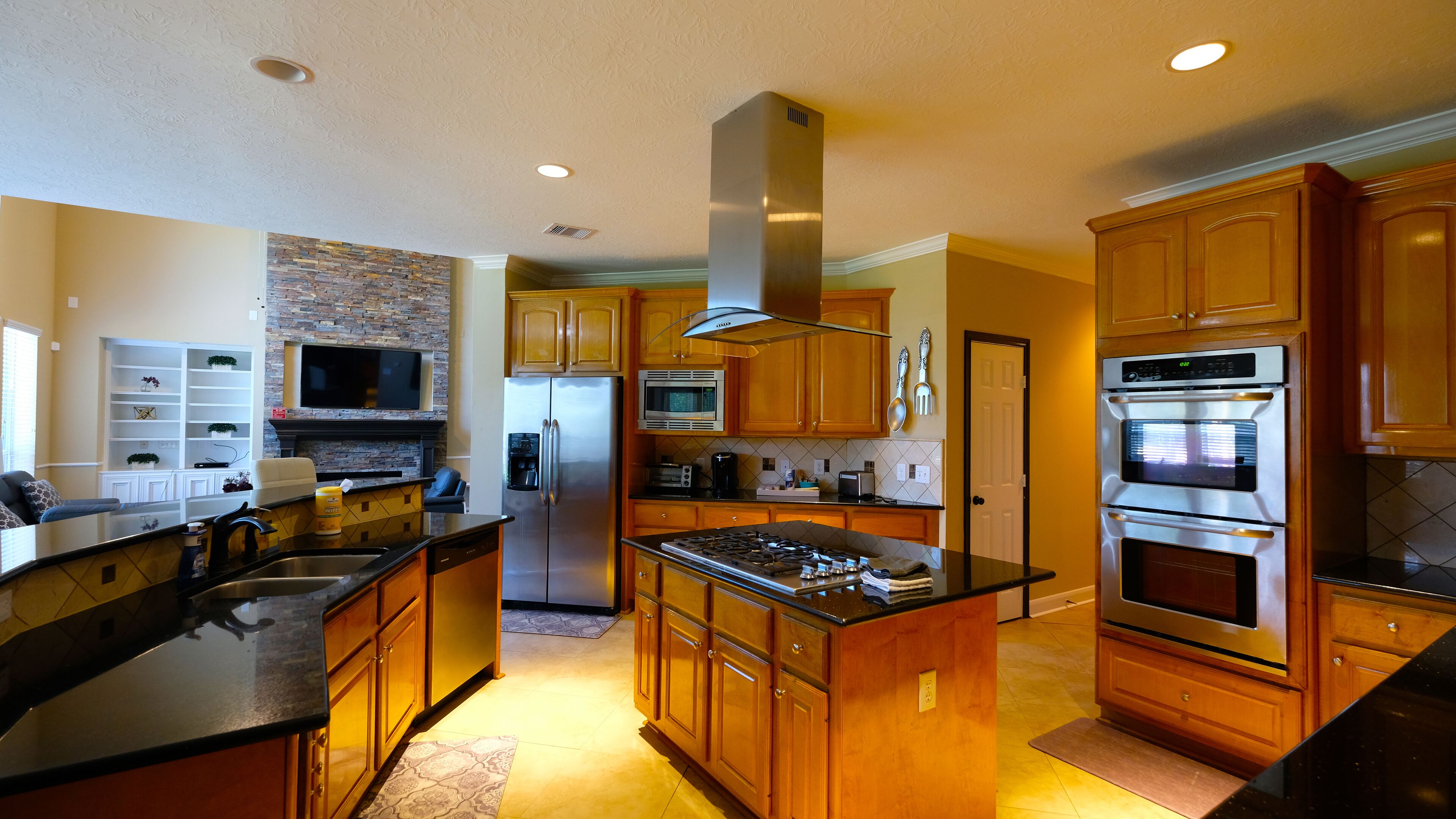 Grand House, 5 Bedrooms, Non Smoking | Private kitchen | Coffee/tea maker