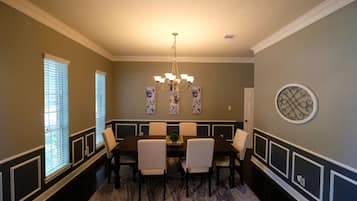 Grand House, 5 Bedrooms, Non Smoking | Dining room