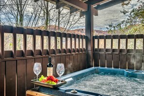 Tina de hidromasaje al aire libre