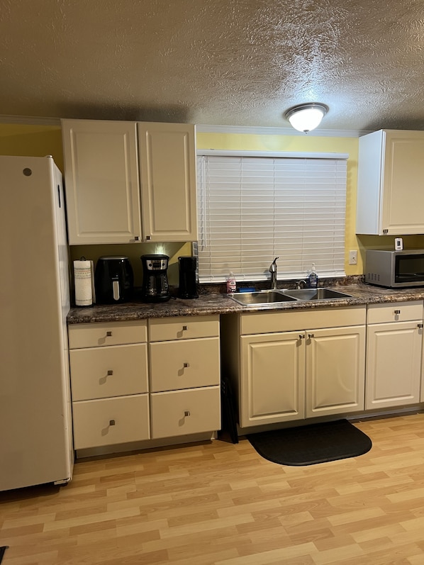 Microwave, oven, stovetop, coffee/tea maker