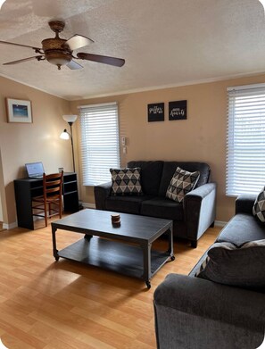 Televisión y chimenea 