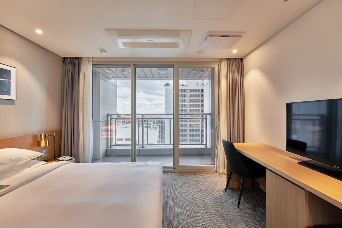 واي فاي مجانًا وملاءات أسرّة