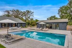 Pool - Discover Sonoma's charm, just a quick 17-min drive to Napa Valley Wine Train (Sonoma)