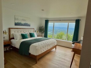 4 bedrooms, desk, iron/ironing board, free WiFi