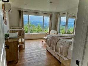 4 slaapkamers, een bureau, een strijkplank/strijkijzer, gratis wifi