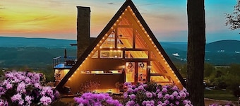 A-frame W/ Hot-tub, Mountain View & tennis court