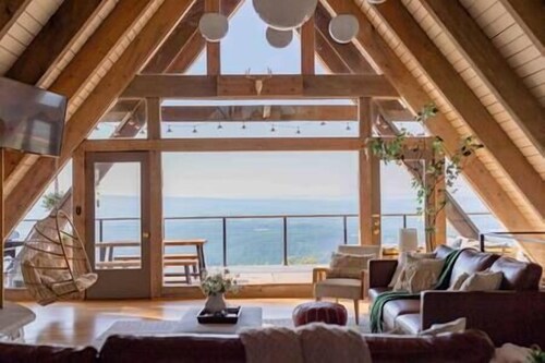 A-frame W/ Hot-tub, Mountain View & tennis court