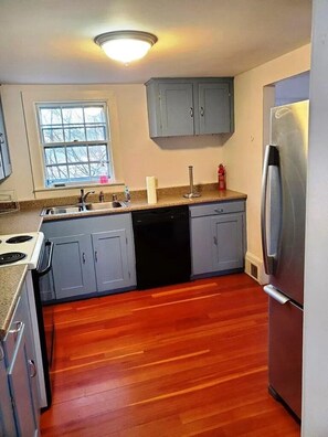 Refrigerador, microondas, parrilla de estufa y lavavajillas 