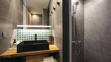 雙床房, 非吸煙房 (with Shower) | 浴室 | 免費梳洗用品、風筒、拖鞋、坐浴桶