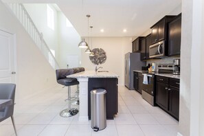 Private kitchen - Beautiful 6 Bedroom Home w/ Private Pool and Spa at Windsor Island (Davenport)