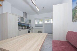 Refrigerador, microondas, horno y lavavajillas 