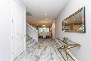 House (6 Bedrooms) | Interior