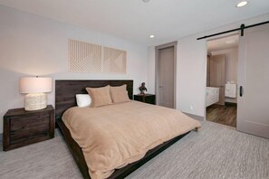 4 bedrooms, desk, iron/ironing board, free WiFi