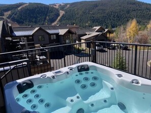 Bañera de hidromasaje al aire libre