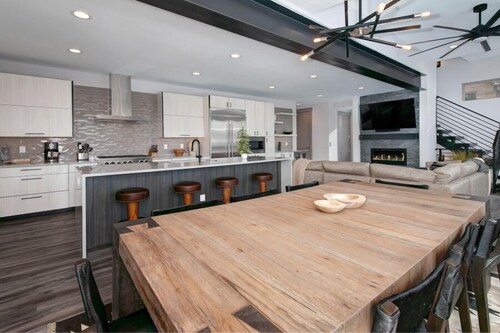 Stunning, Modern, Brand New Luxury in the Sanctuary at Keystone with Private Hot Tub