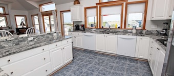 Oceanside, Close to Beach, Private Pool, Hot Tub, FS1, Duck Chill Inn