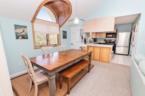 Dining - Oceanside, Hot Tub, Community Pools, Close to beach, Community Amenities, 733, Sandy Paws (Corolla)