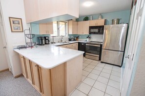 Fridge, microwave, oven, stovetop - Oceanside, Hot Tub, Community Pools, Close to beach, Community Amenities, 733, Sandy Paws (Corolla)