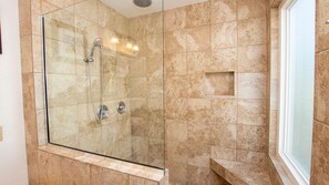 Douche, serviettes fournies