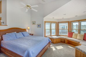 5 bedrooms, desk, iron/ironing board, free WiFi