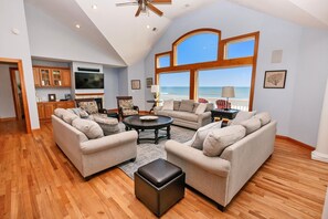 Télévision à écran plat, cheminée, lecteur de DVD, baby-foot