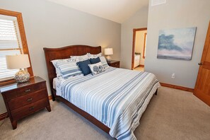 5 chambres, bureau, fer et planche à repasser, lit parapluie