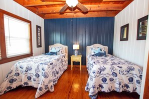 3 bedrooms, travel cot, free WiFi, bed sheets