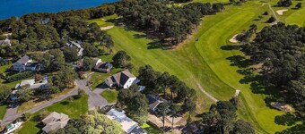  Steps to private Beach, Golf Course, AC, tandem Kayak for Guests