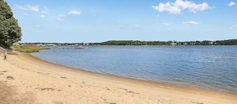 Steps to private Beach, Golf Course, AC, tandem Kayak for Guests