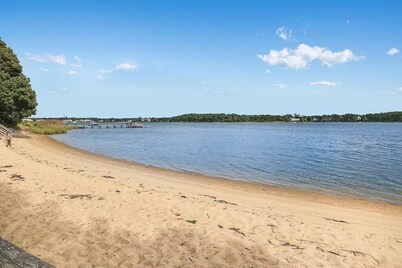 Steps to private Beach, Golf Course, AC, tandem Kayak for Guests