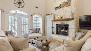 Smart TV, fireplace, video games, table tennis