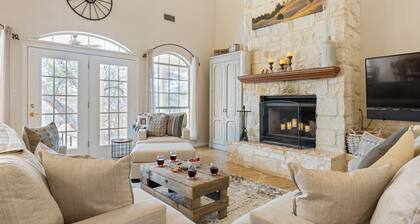 Modern Hill Country Farmhouse | Private Pool & Hot Tub