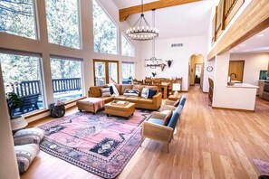Smart TV, fireplace, Hulu, books