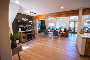 电视、壁炉、Hulu、流媒体服务