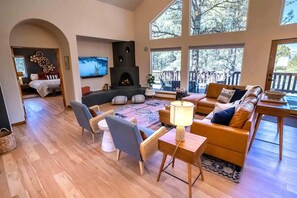 Smart-TV, peis, Hulu og bøker