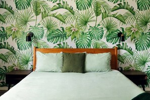 3 bedrooms, desk, iron/ironing board, travel crib