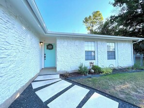 Exterior - Hestia: Flexible extended stay, insurance housing (Leander)