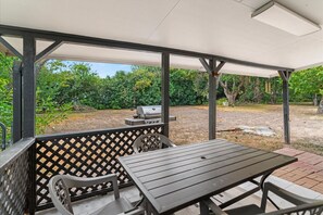 Outdoor dining - Leander 3BR Retreat | Lake Travis Access (Leander)