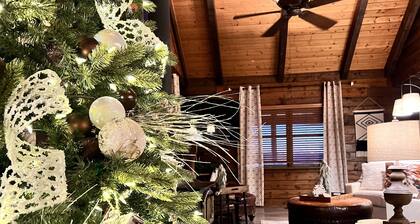 Longhorn Lodge at Natural State Cabins