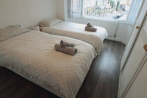 3 quartos, ferros/tábuas de passar roupa, Wi-Fi, roupa de cama