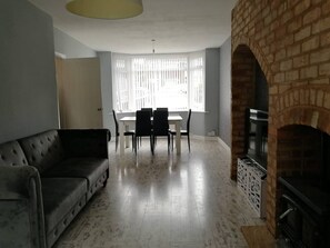 TV, fireplace