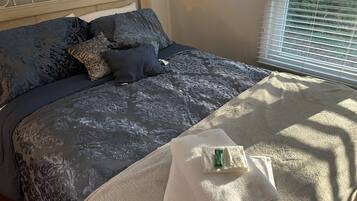 3 dormitorios, tabla de planchar con plancha, wifi gratis y ropa de cama