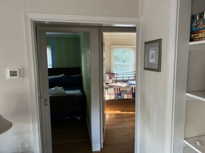 3 makuuhuonetta, silitysrauta/-lauta, ilmainen Wi-Fi, vuodevaatteet