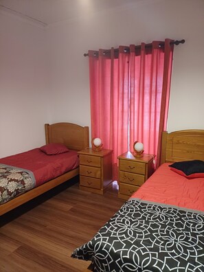 2 quartos, ferros/tábuas de passar roupa, Wi-Fi de cortesia