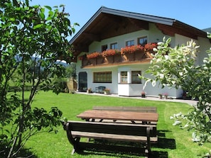 Outdoor dining - Holiday home Kahr Apartment Roßbrand (Höggen)