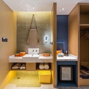 Ảnh chưa phân loại, 5 trong số 83 ảnh, nút