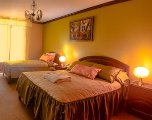 Habitacion Matrimonial + Adicional | Iron/ironing board, free WiFi, bed sheets - Hostal Monumental (Cajamarca)