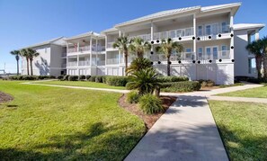 Exterior - Beautifully Updated Condo with Gulf Views - 2R/2BA (Miramar Beach)