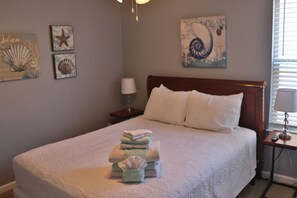 3 habitaciones, tabla de planchar con plancha y cuna de viaje 